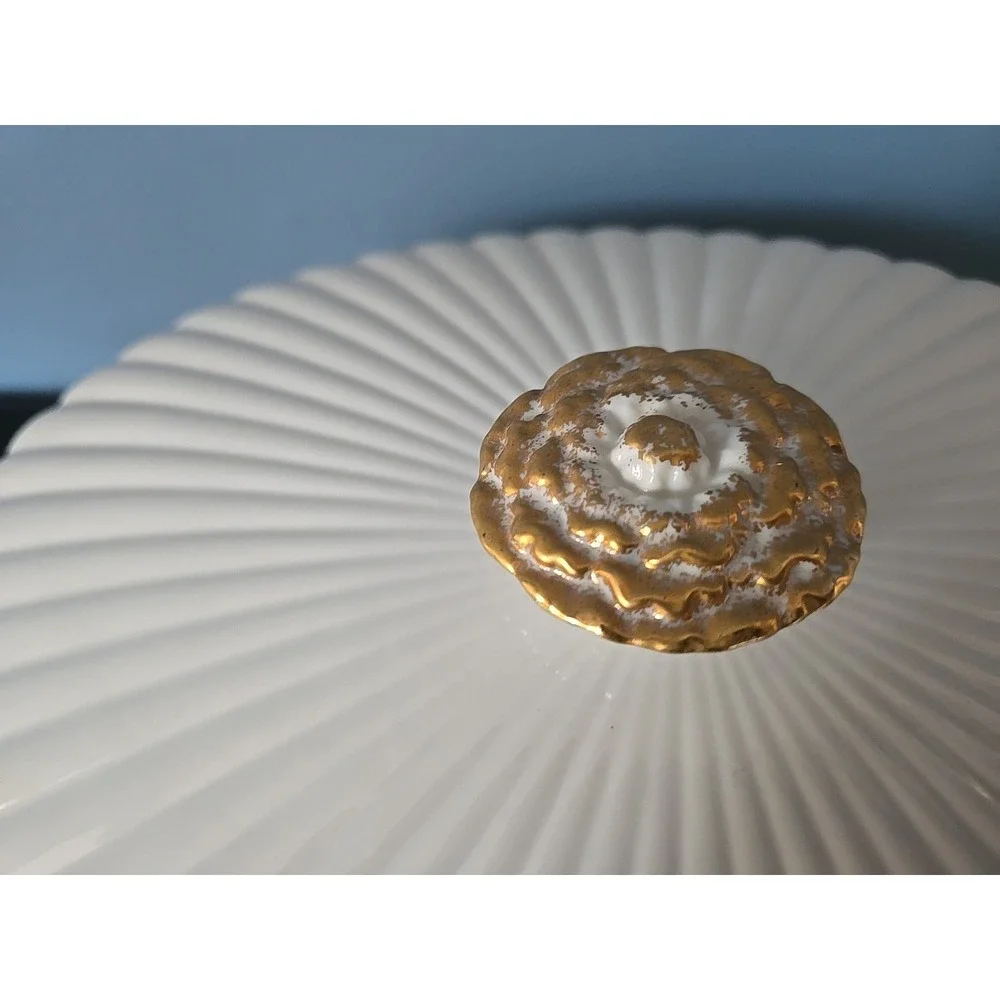 Vintage Porcelain Golden Heirloom - Oval Covered Casserole Oven To Table‎